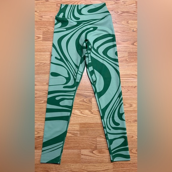 Green Swirl Patterned Women's Leggings - Picture 1 of 4